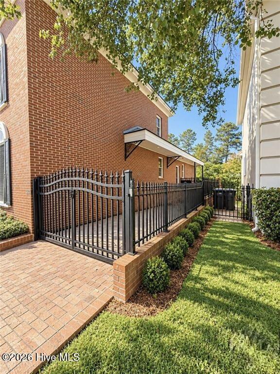 6 Conifer Square Property Photo 5