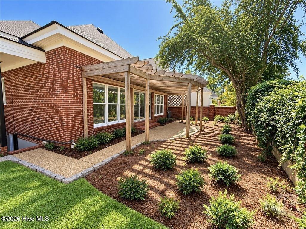 6 Conifer Square Property Photo 7