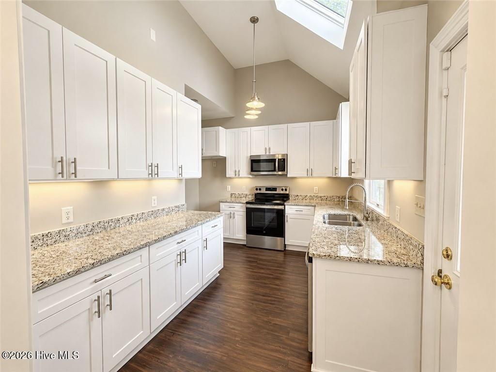 6 Conifer Square Property Photo 15