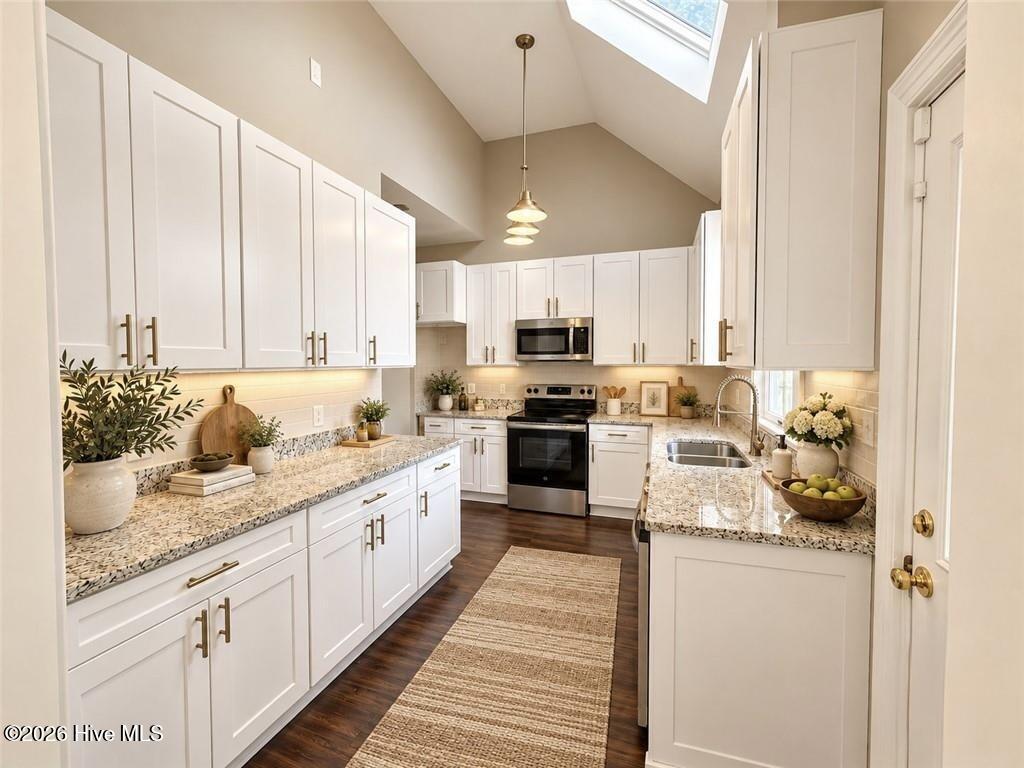 6 Conifer Square Property Photo 16