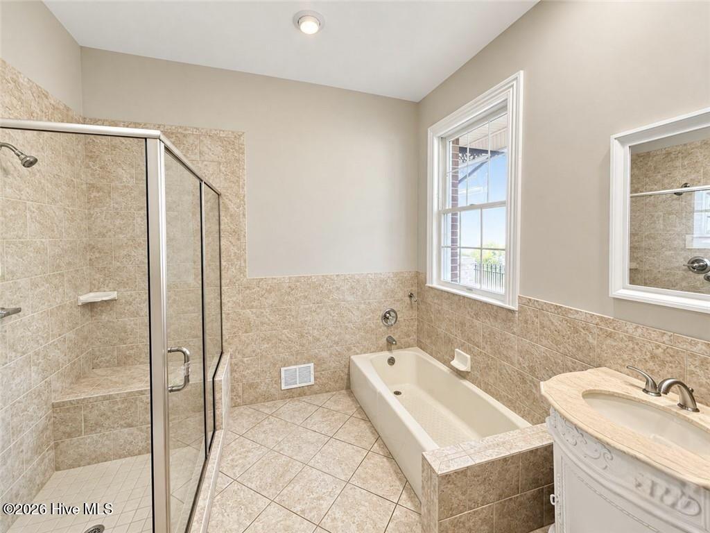 6 Conifer Square Property Photo 27