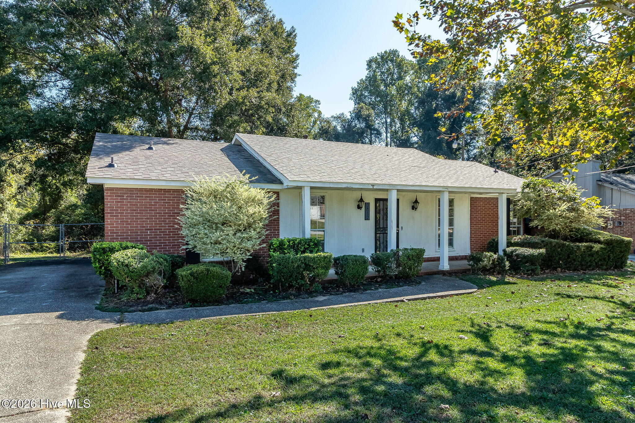 3812 Southwood Drive Property Photo 3