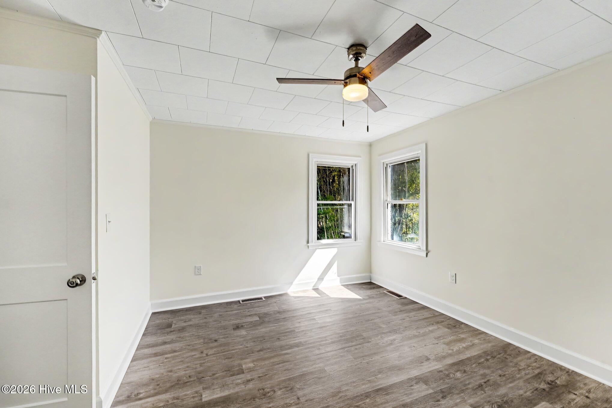 1009 W New Hampshire Avenue Property Photo 8