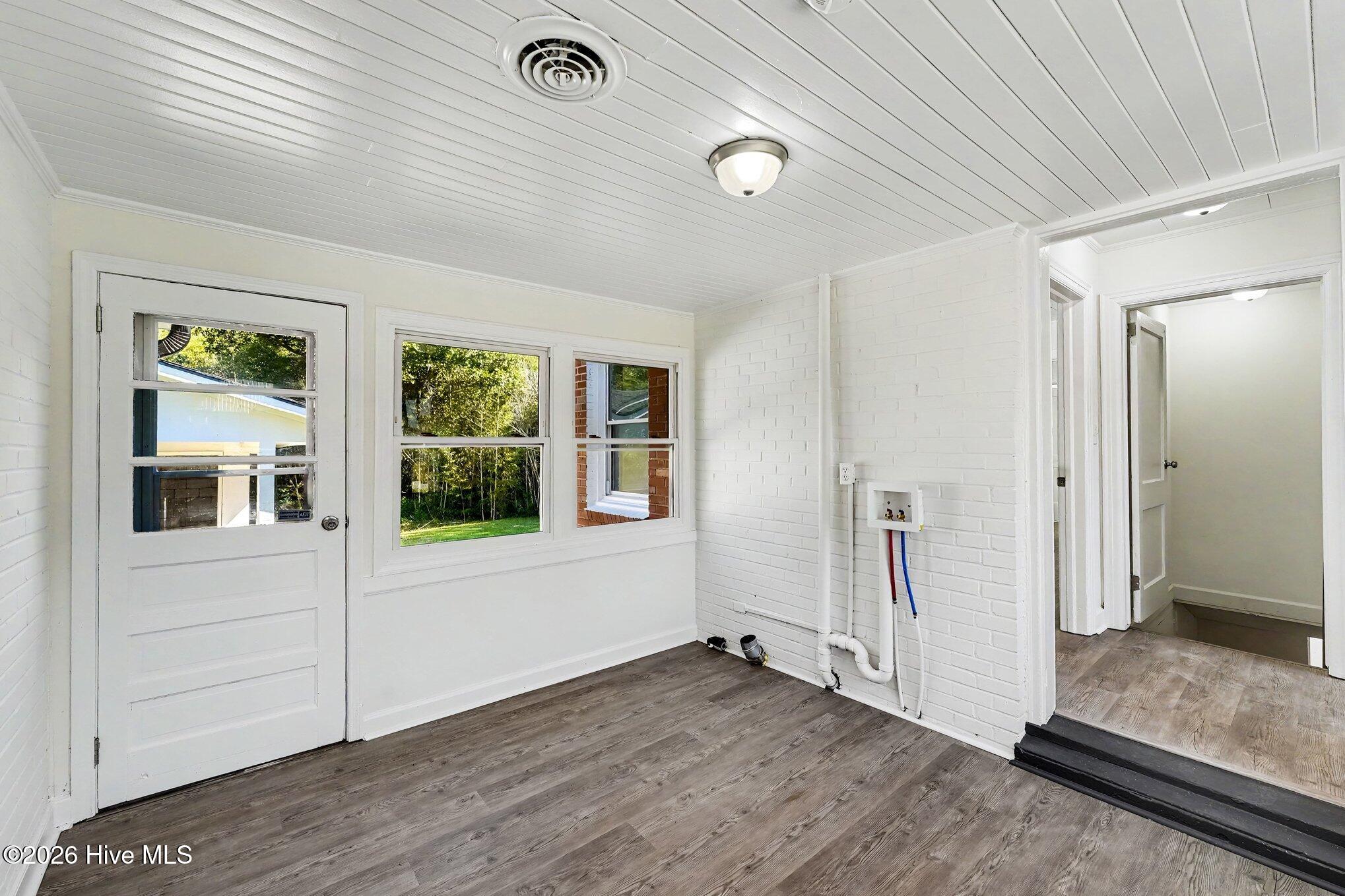 1009 W New Hampshire Avenue Property Photo 26