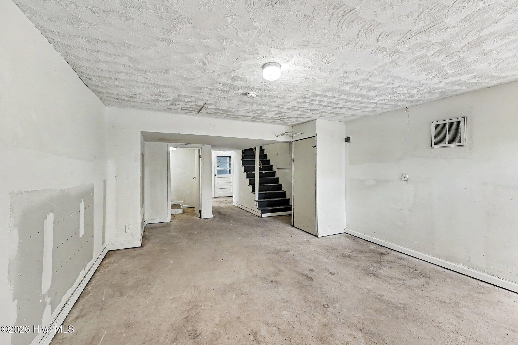 1009 W New Hampshire Avenue Property Photo 27