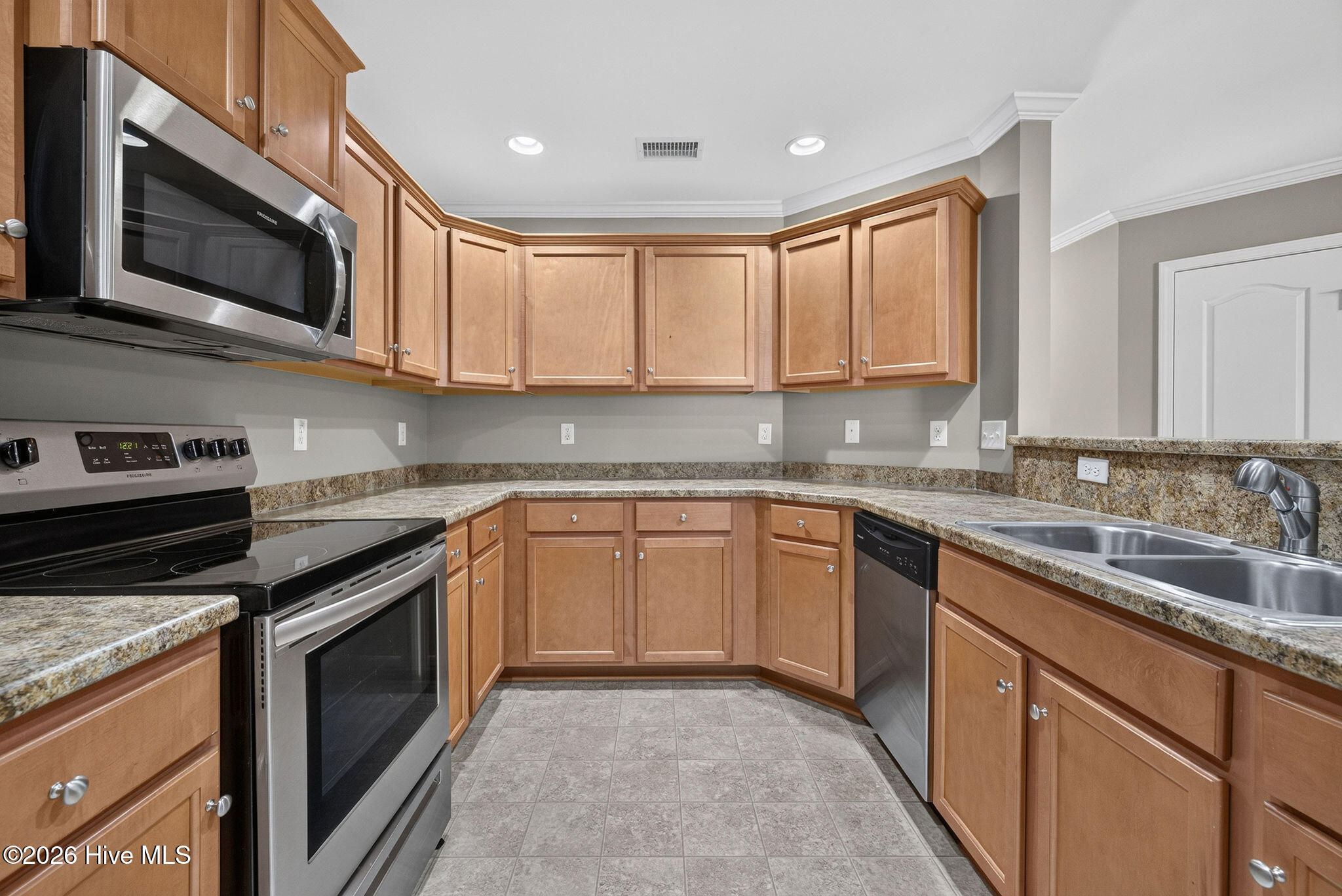 1069 Bridgeport Way Property Photo 22