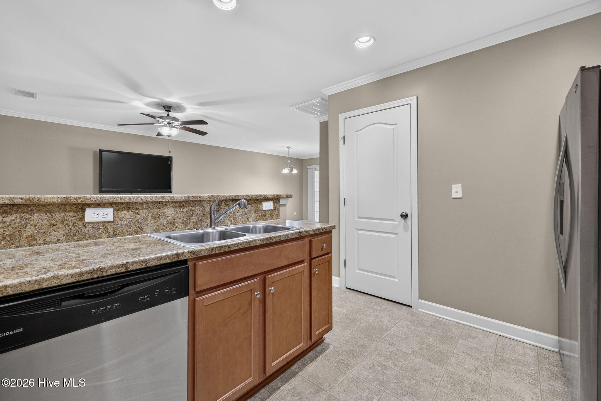 1069 Bridgeport Way Property Photo 23