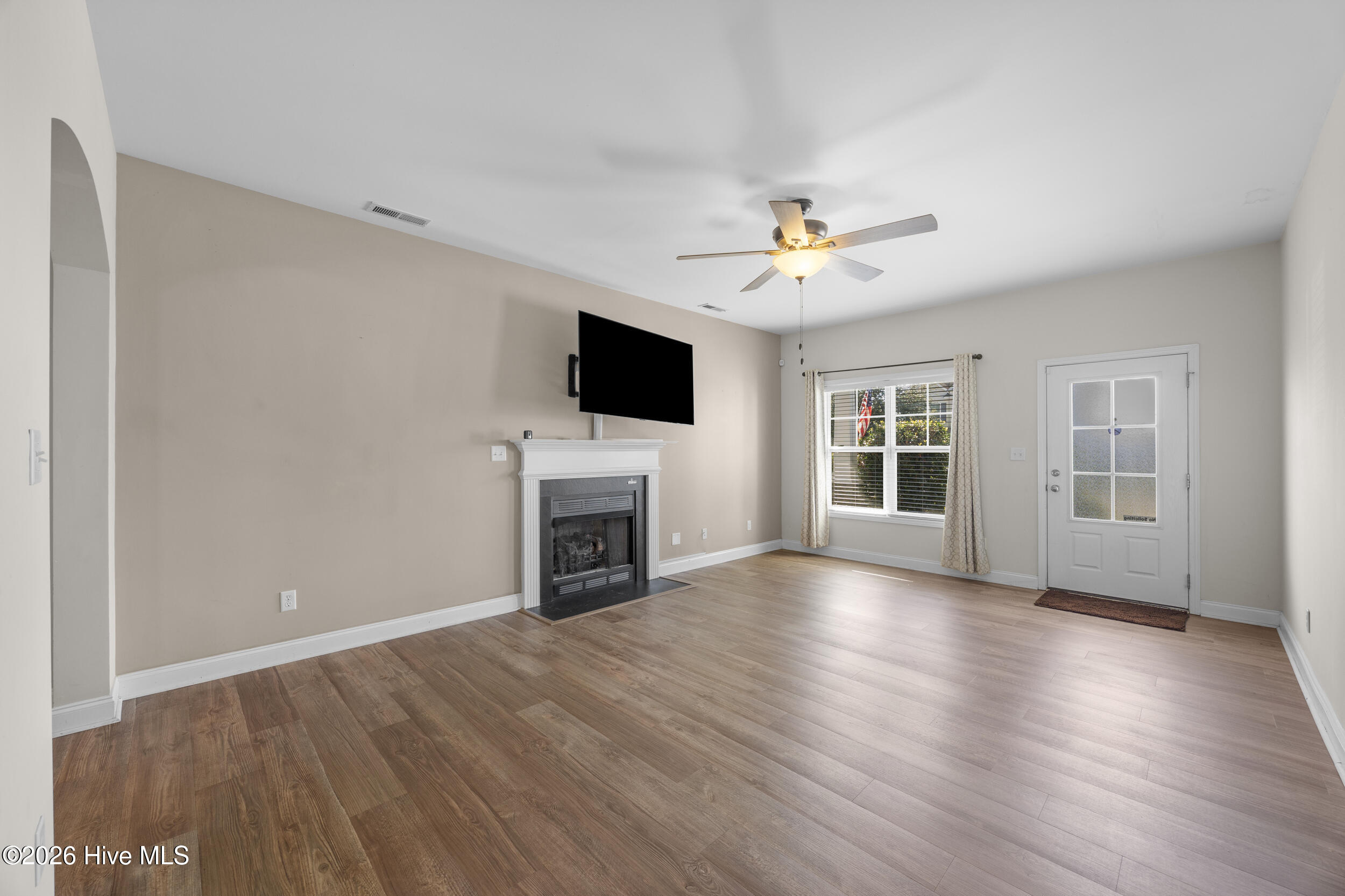 104 Saw Grass Drive Property Photo 4