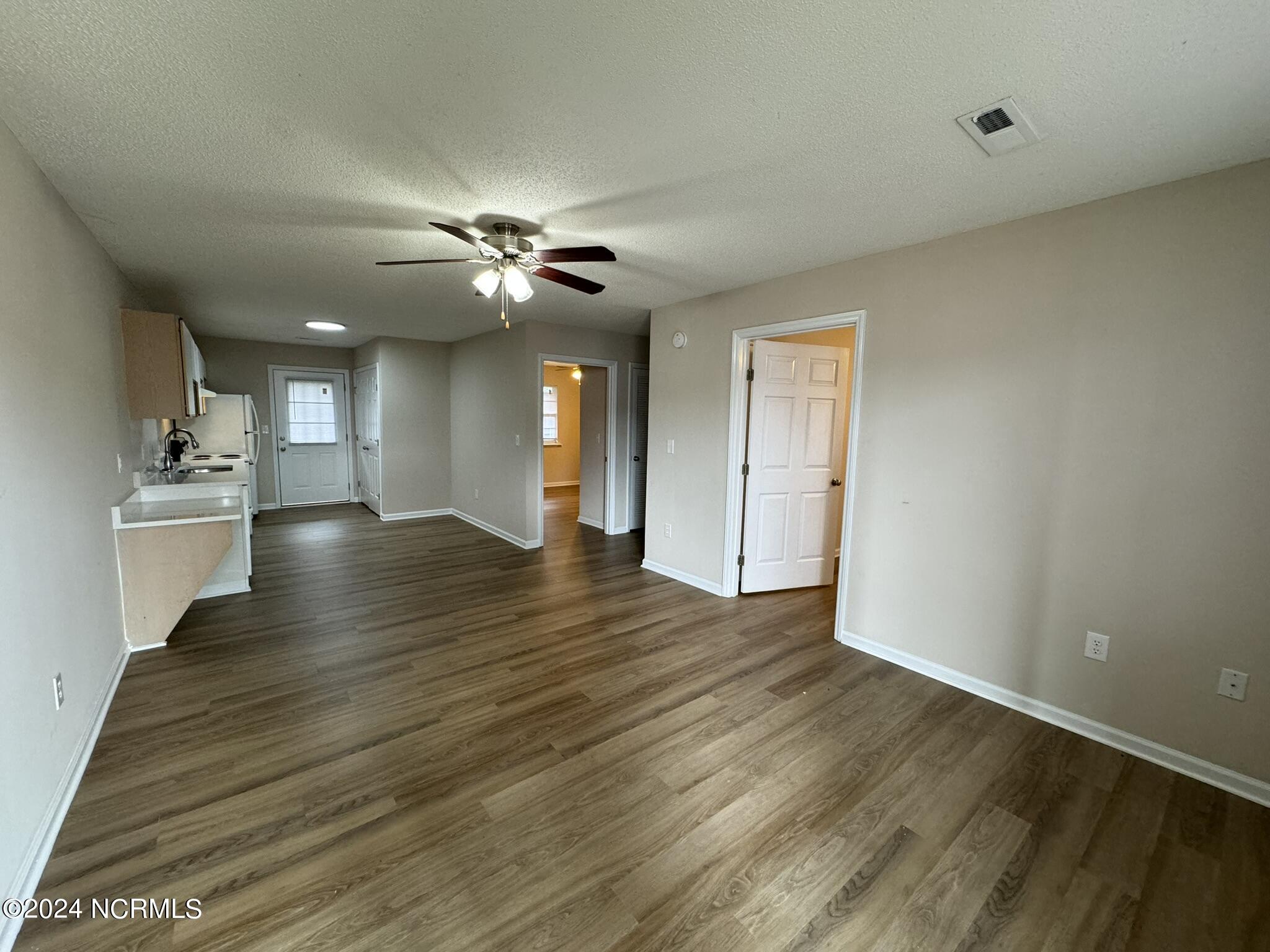 2215 Hurt Drive Property Photo 3