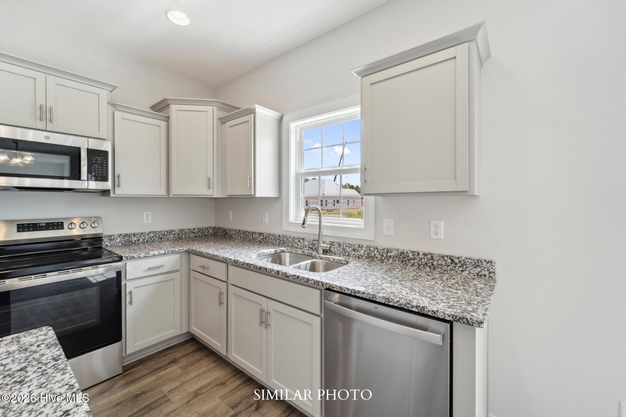 725 Regiment Road Property Photo 16