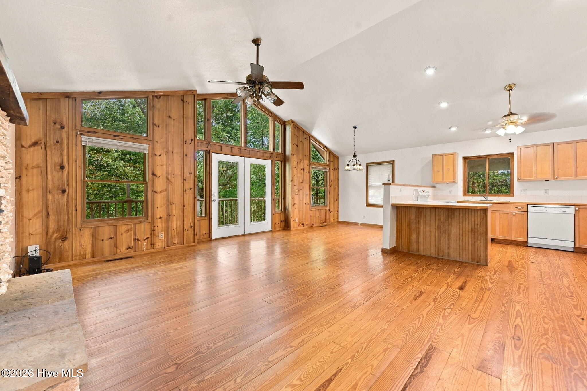 124 Bradford Drive Property Photo 2