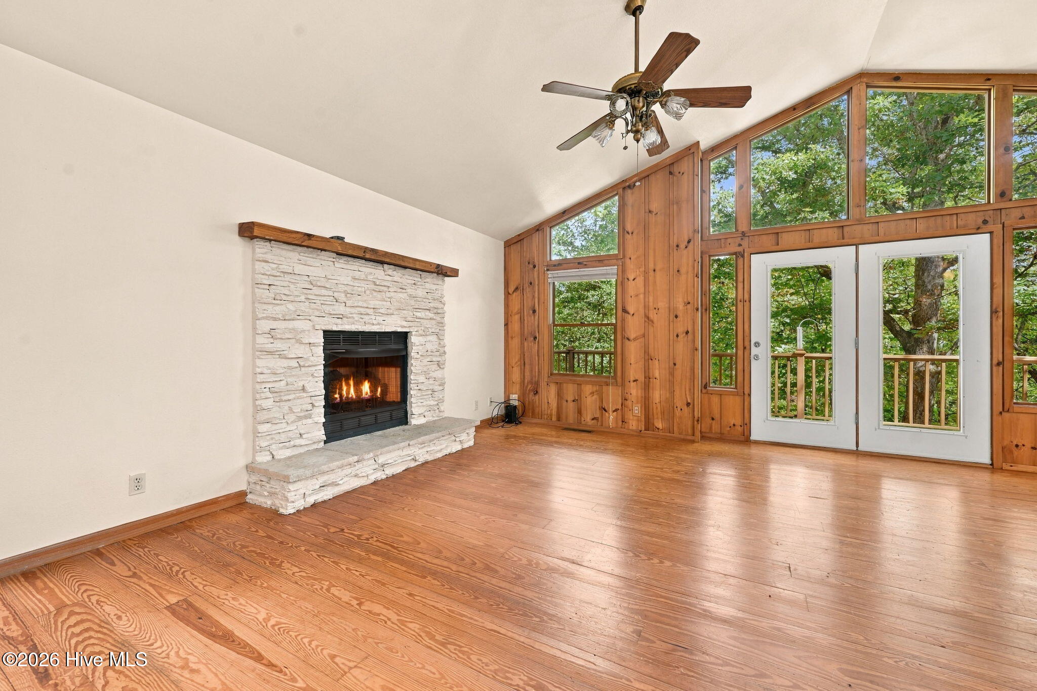 124 Bradford Drive Property Photo 4