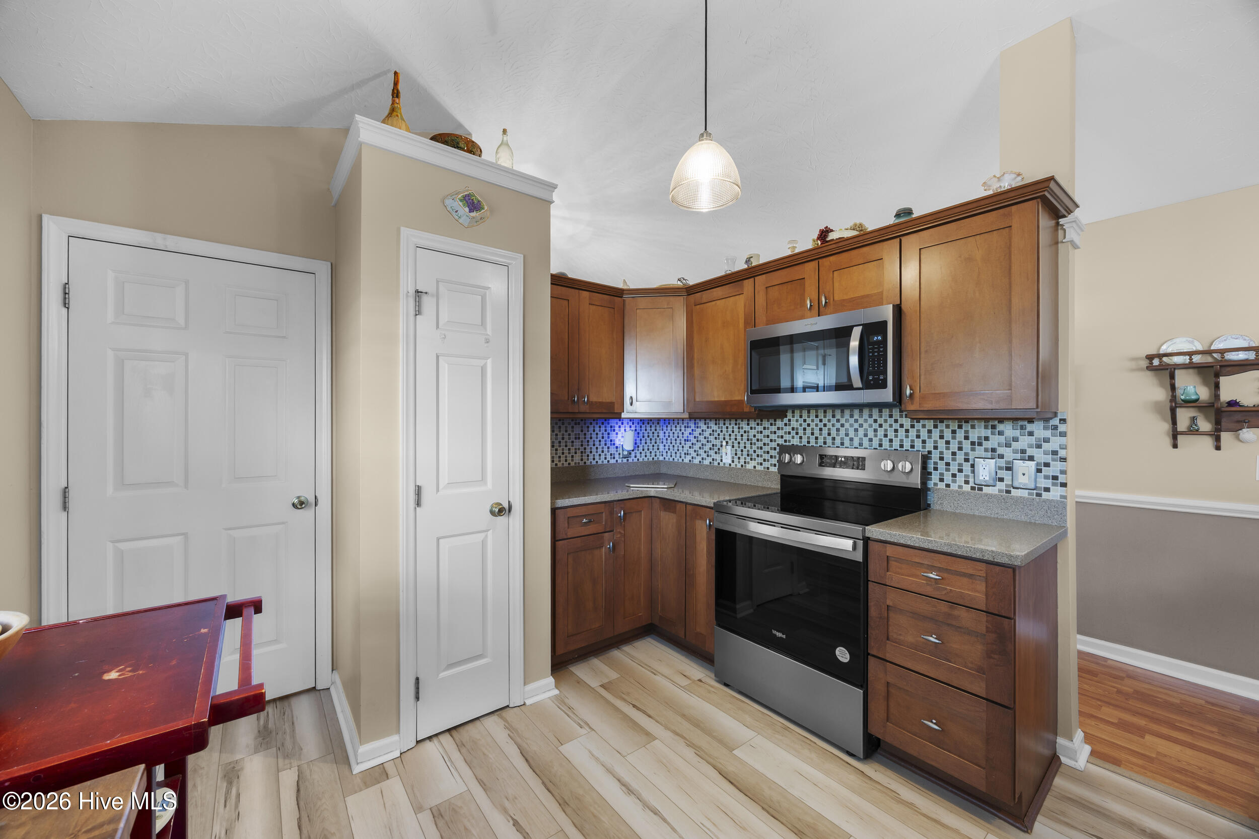 2405 Sunburst Court Property Photo 6