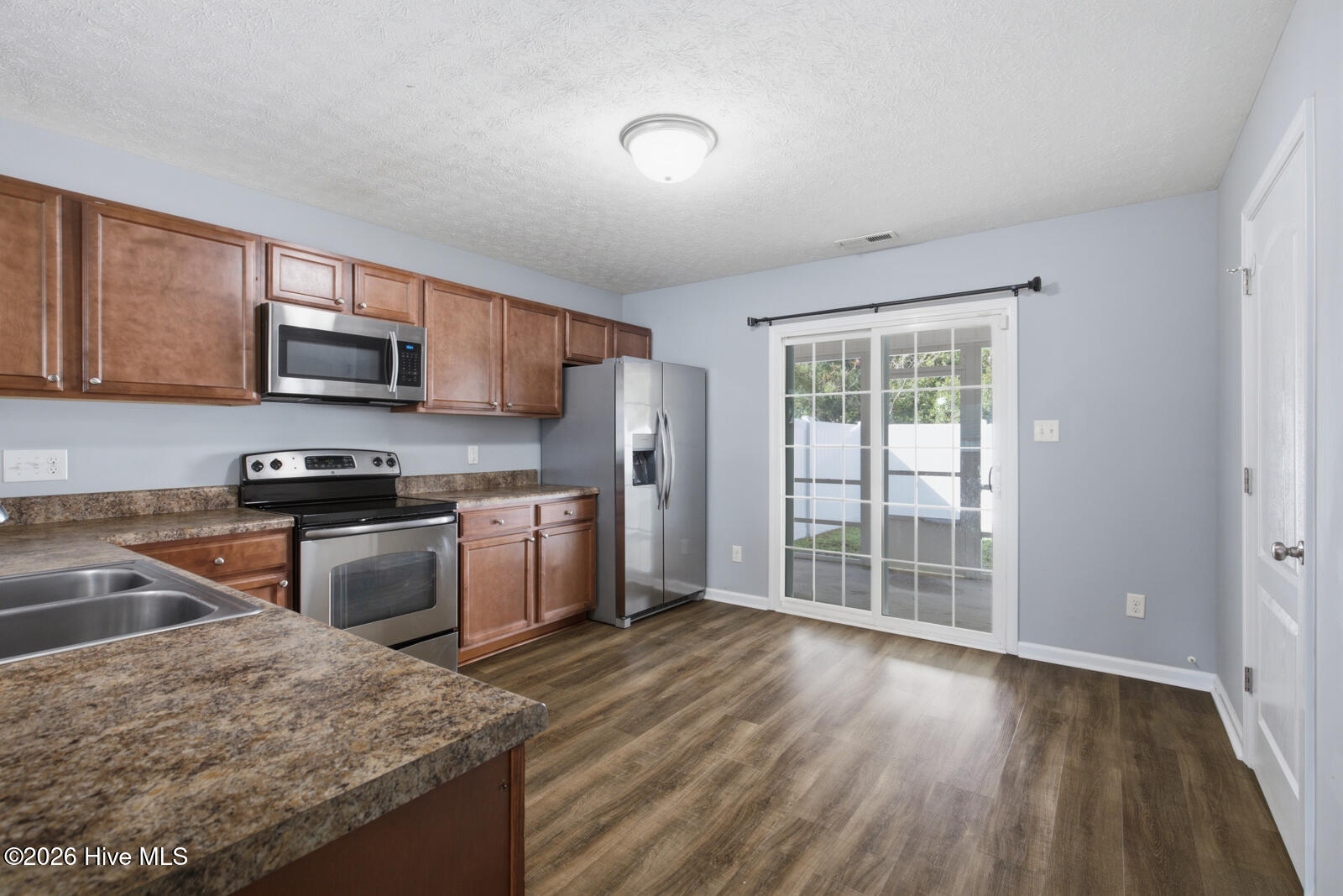 427 Falls Cove Property Photo 5