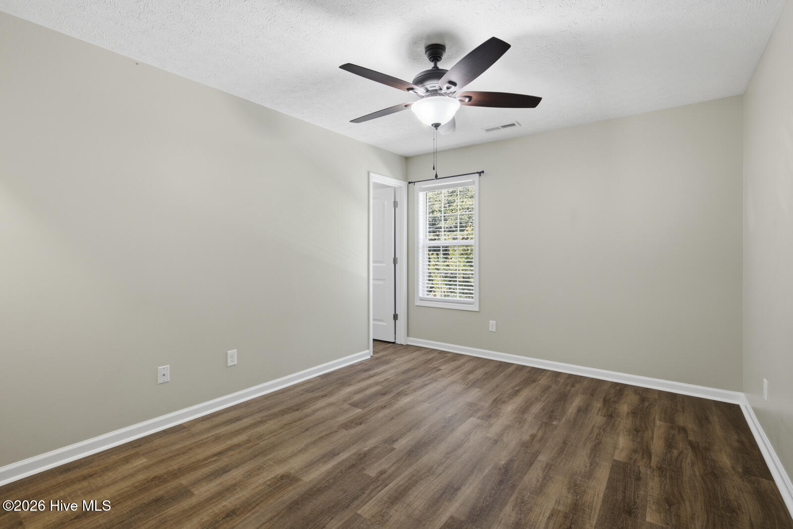 427 Falls Cove Property Photo 9