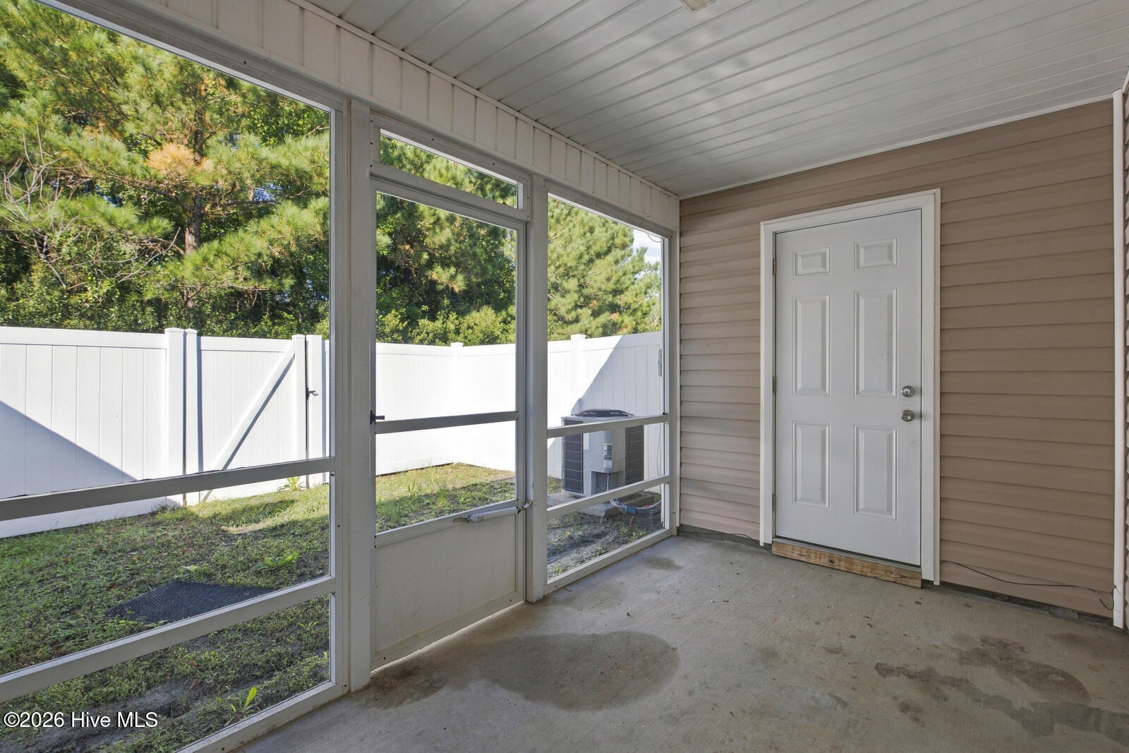 427 Falls Cove Property Photo 16