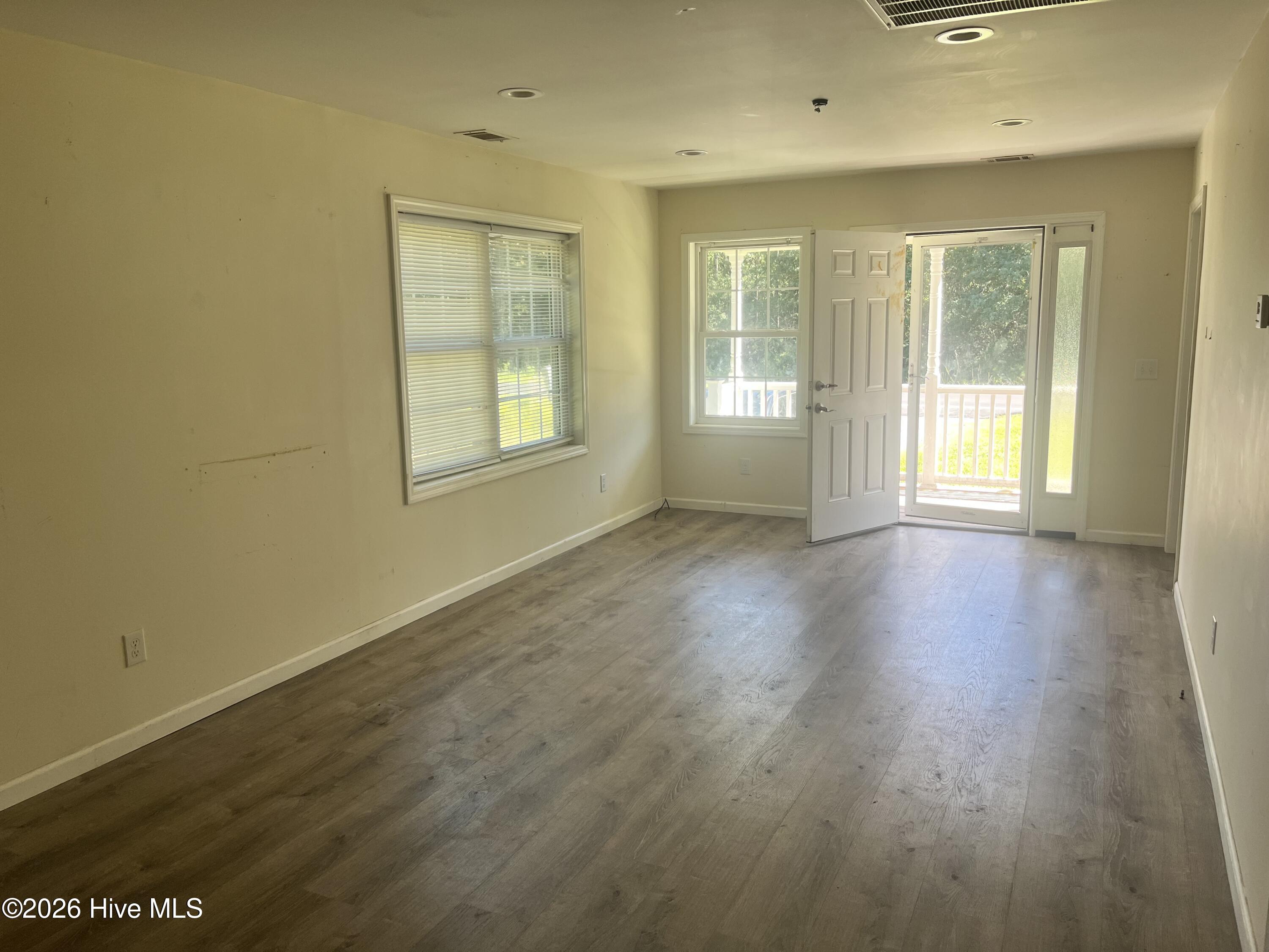 948 Jefferson Road Property Photo 3