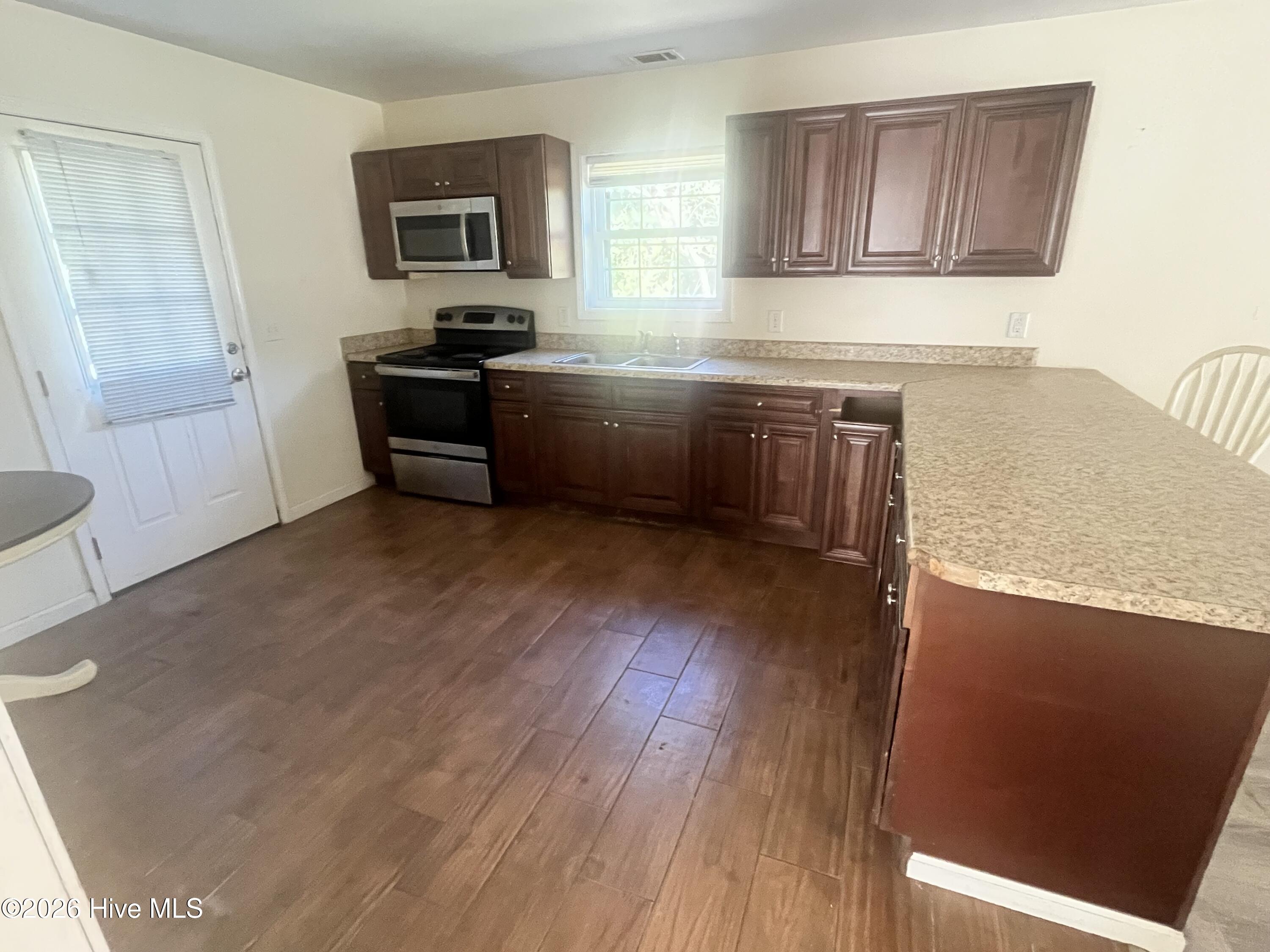 948 Jefferson Road Property Photo 4