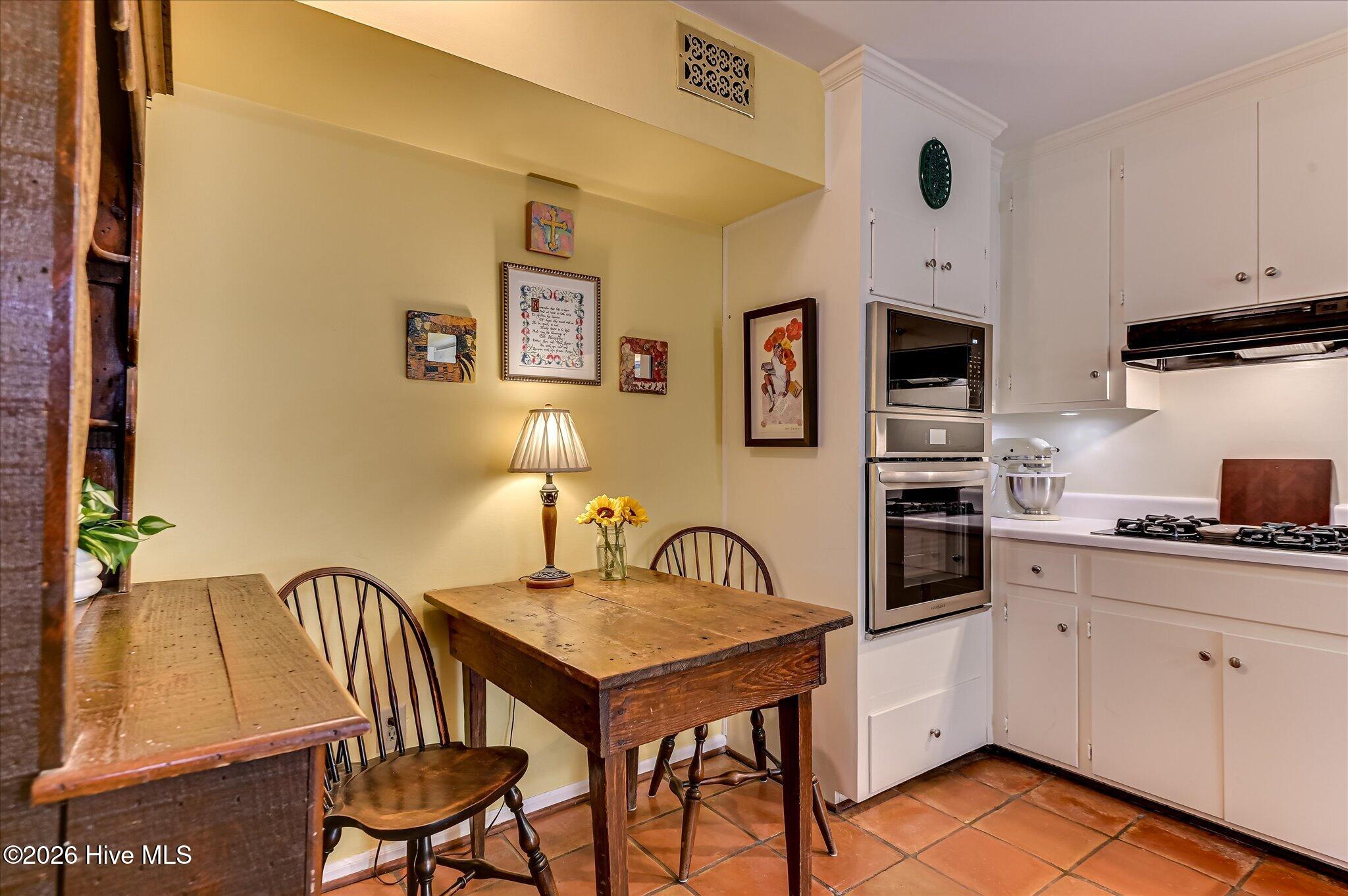 1106 Winter Street Property Photo 5