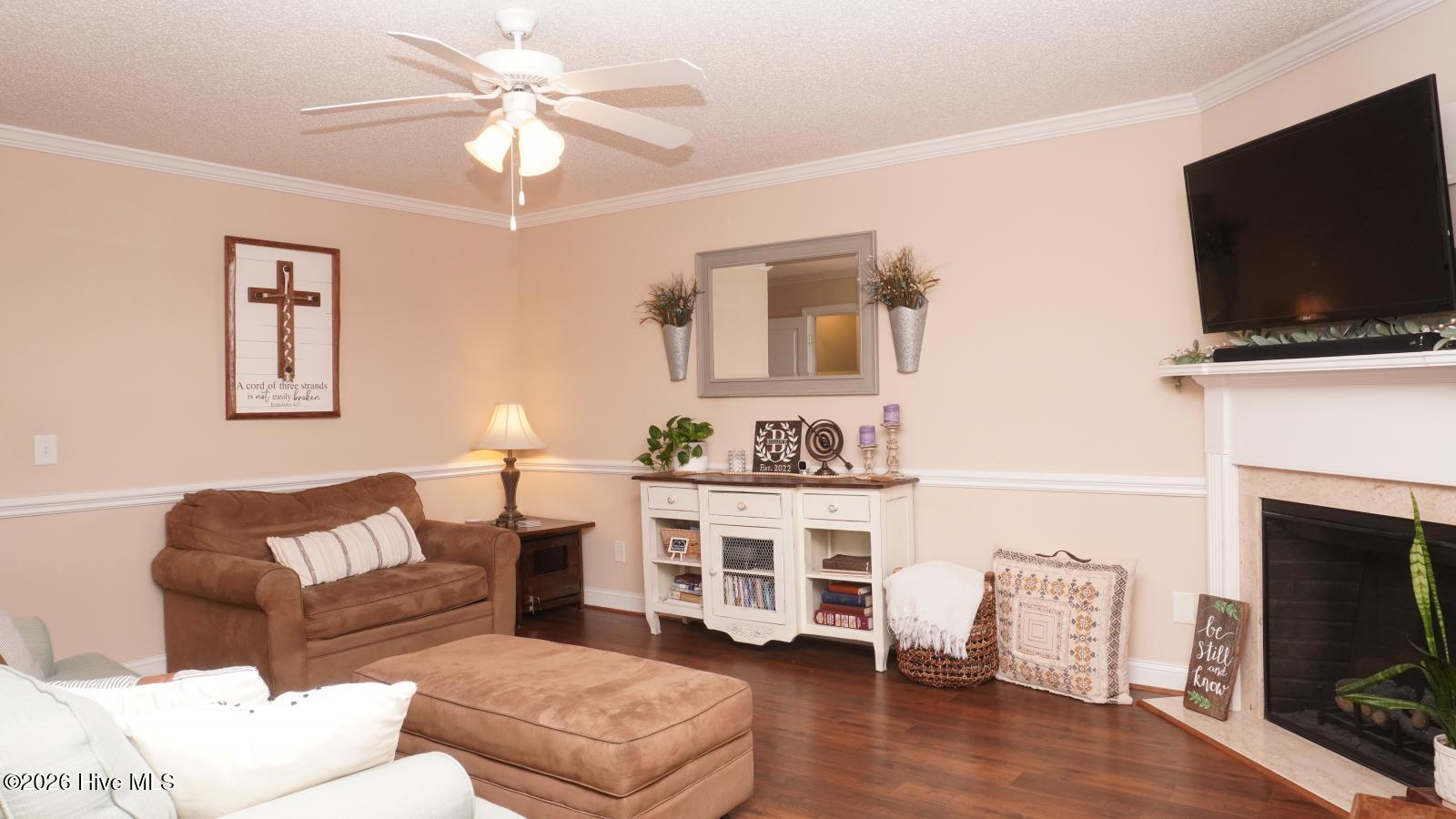 100 Chandler Drive B Property Photo 3