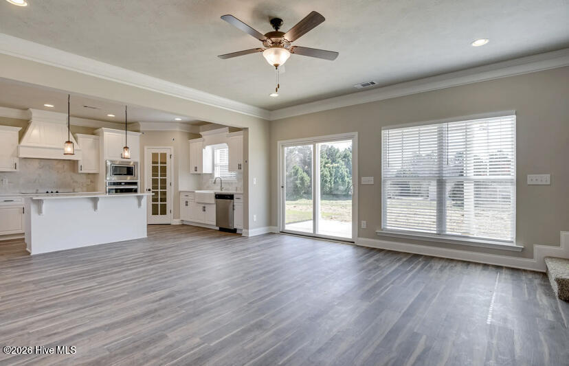 1649 Pine Ridge Drive N Property Photo 3