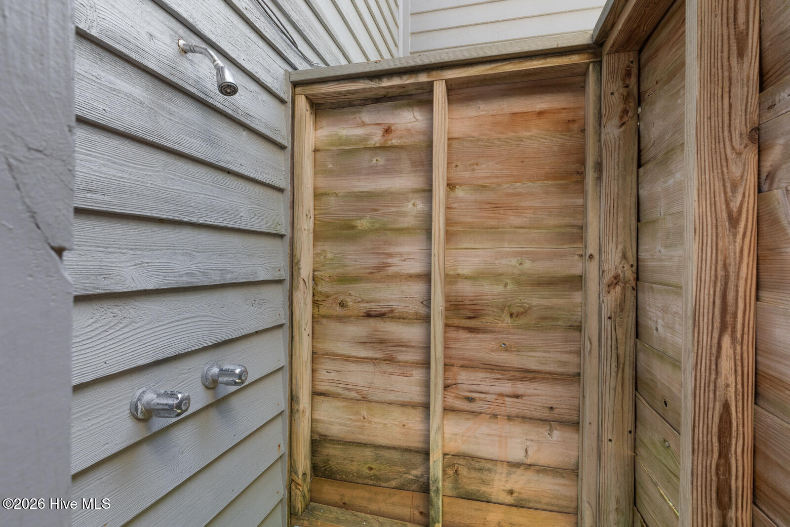 123 Jackson Avenue B Property Photo 3