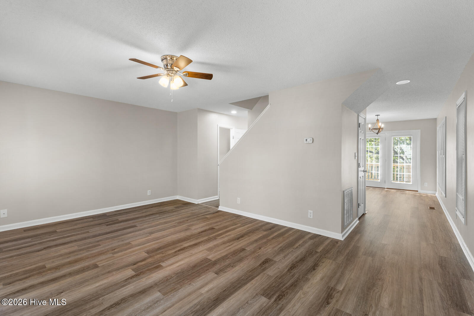 123 Jackson Avenue B Property Photo 8