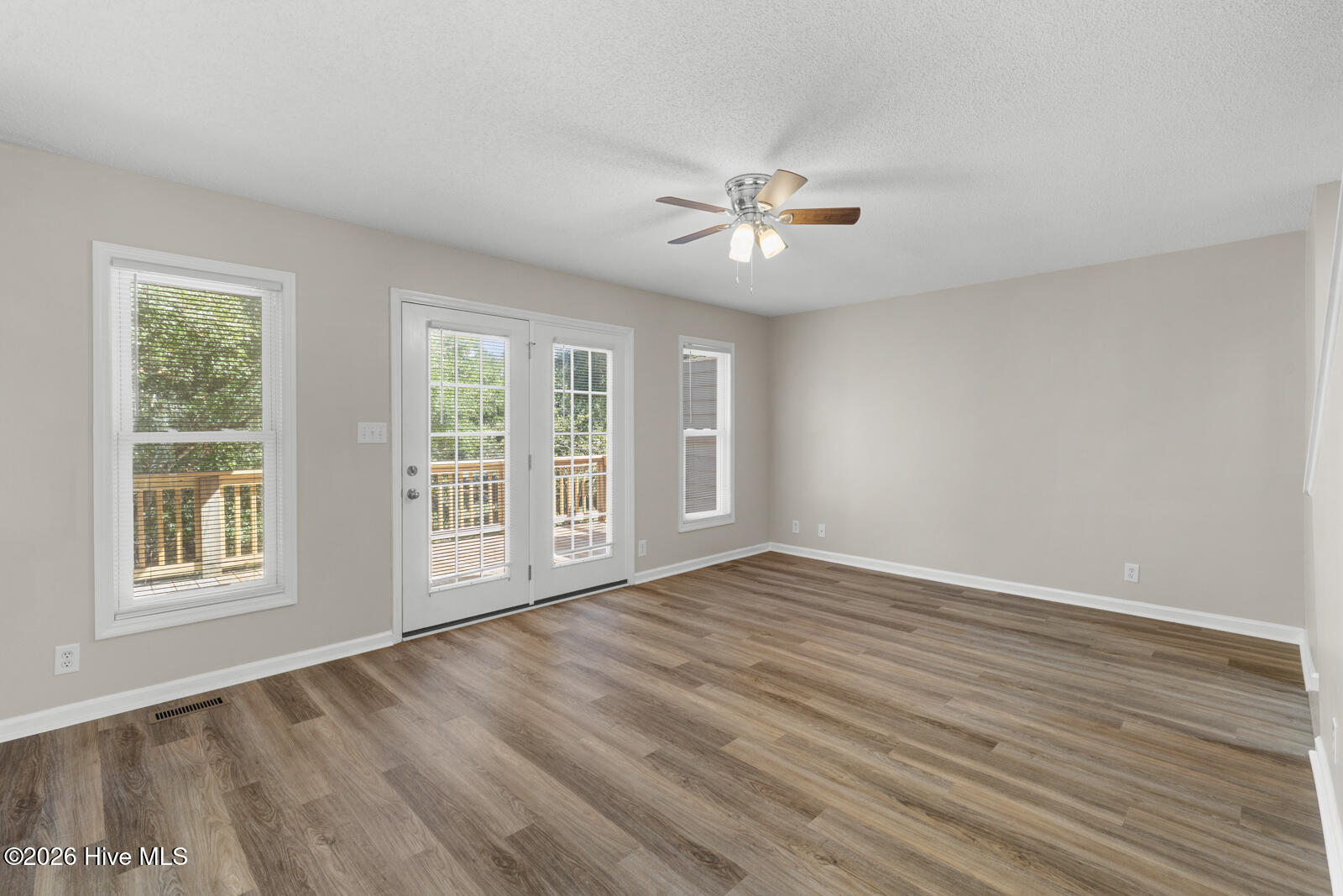 123 Jackson Avenue B Property Photo 10