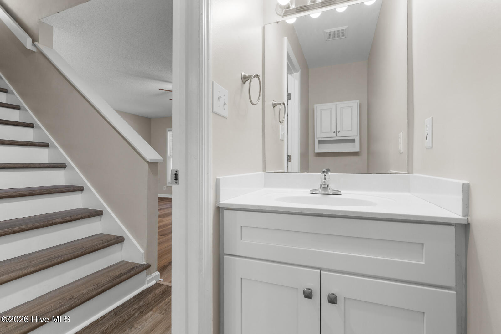 123 Jackson Avenue B Property Photo 17
