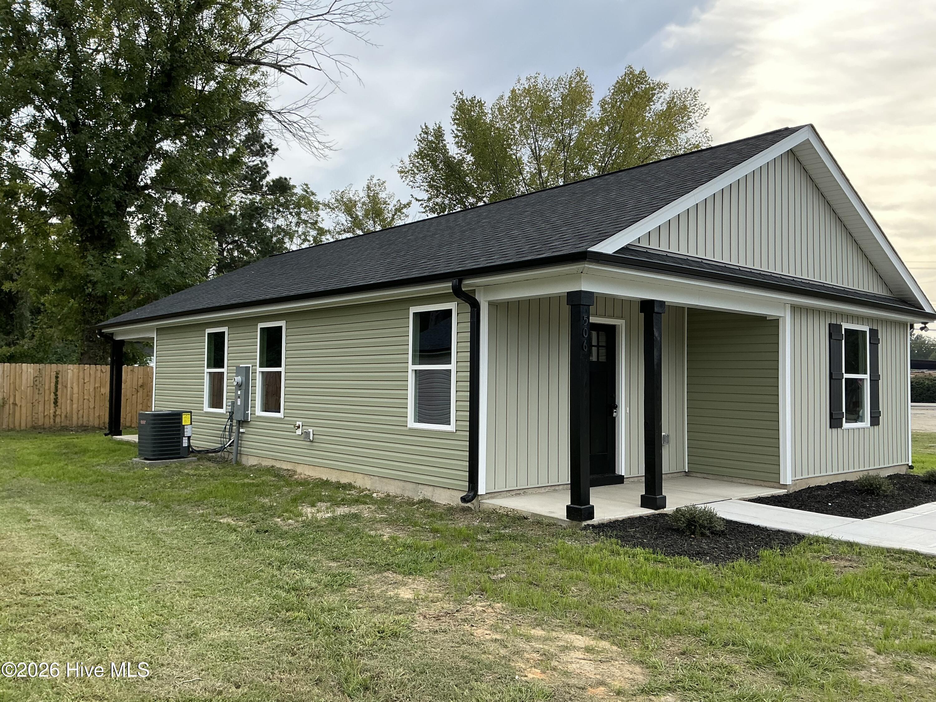 506 Crump Street Property Photo 2