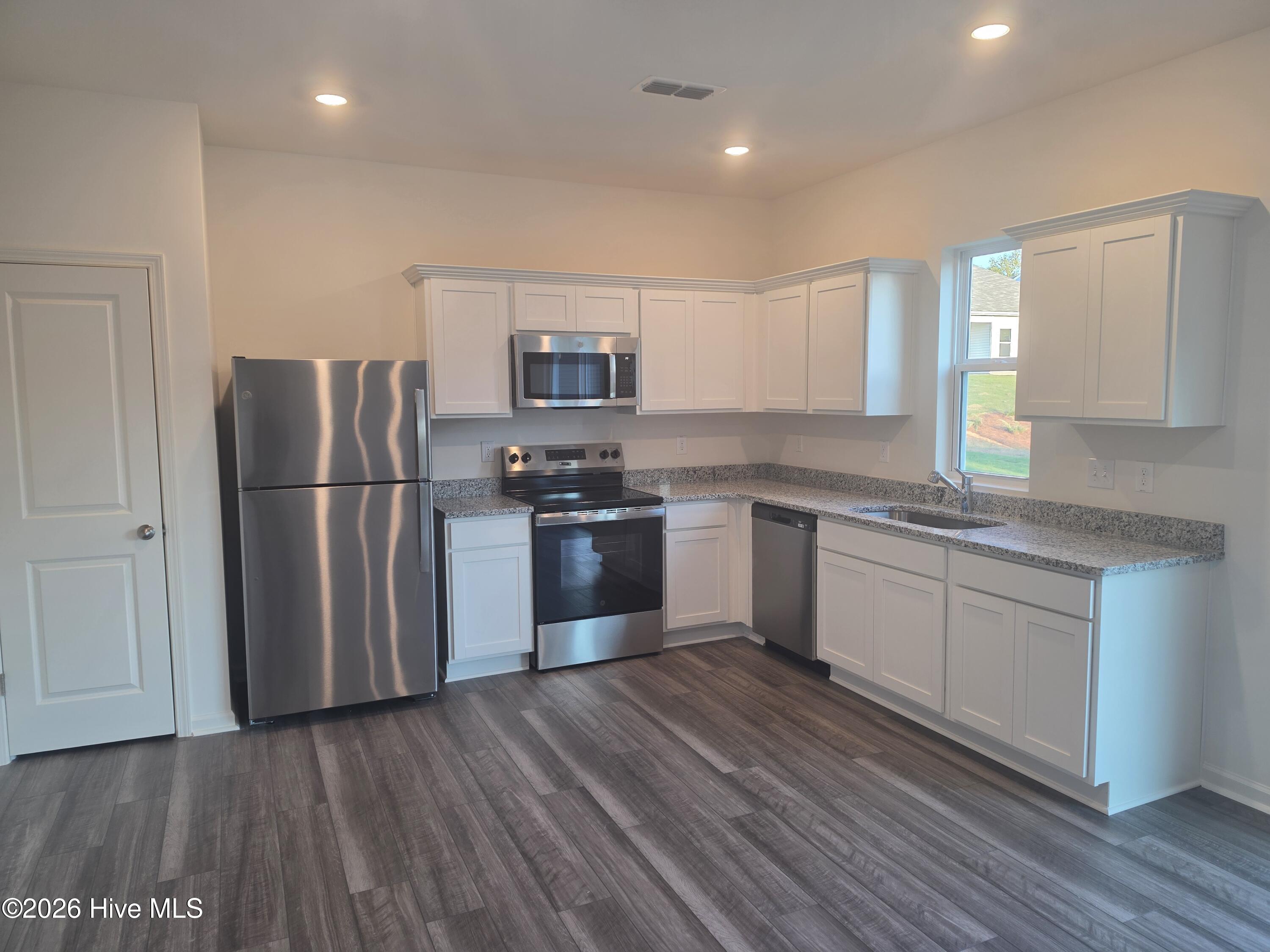 675 Essex Road Property Photo 4