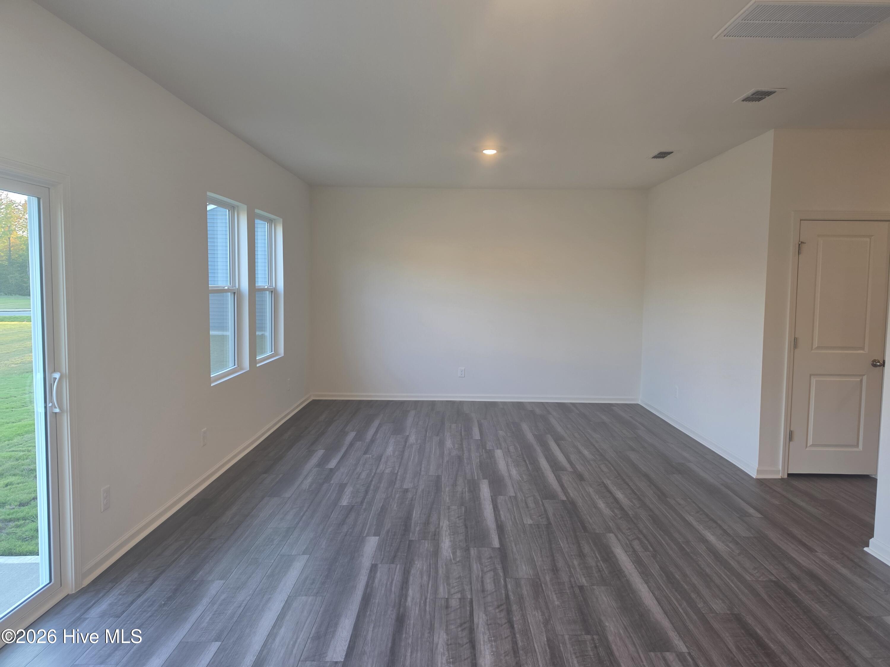 675 Essex Road Property Photo 5