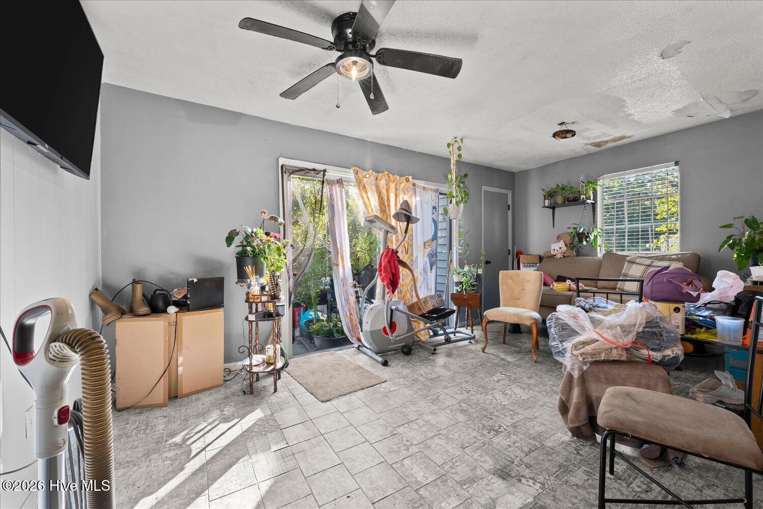 2246 Winston Way Property Photo 5