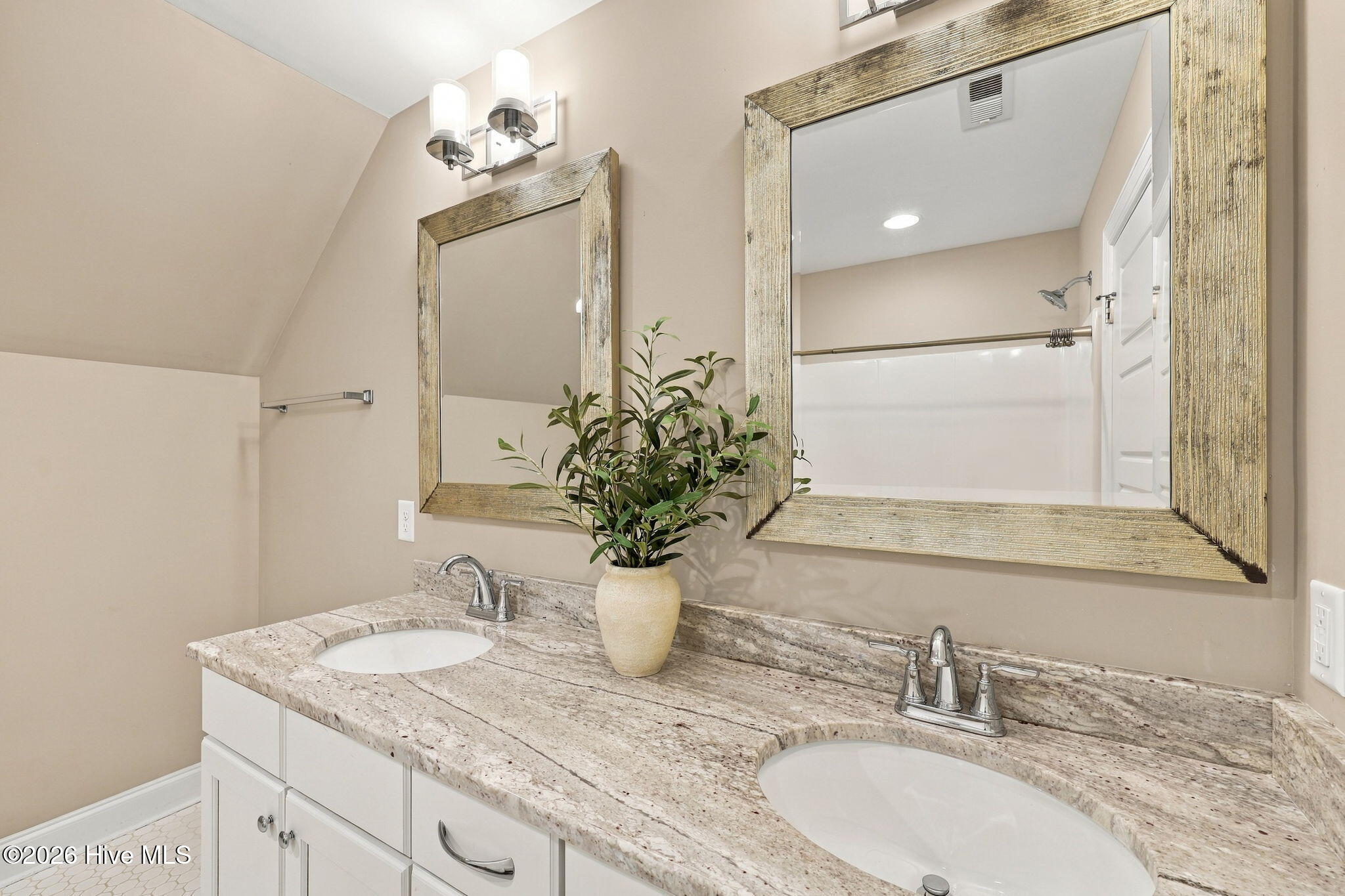 28 Bedford Circle Property Photo 31