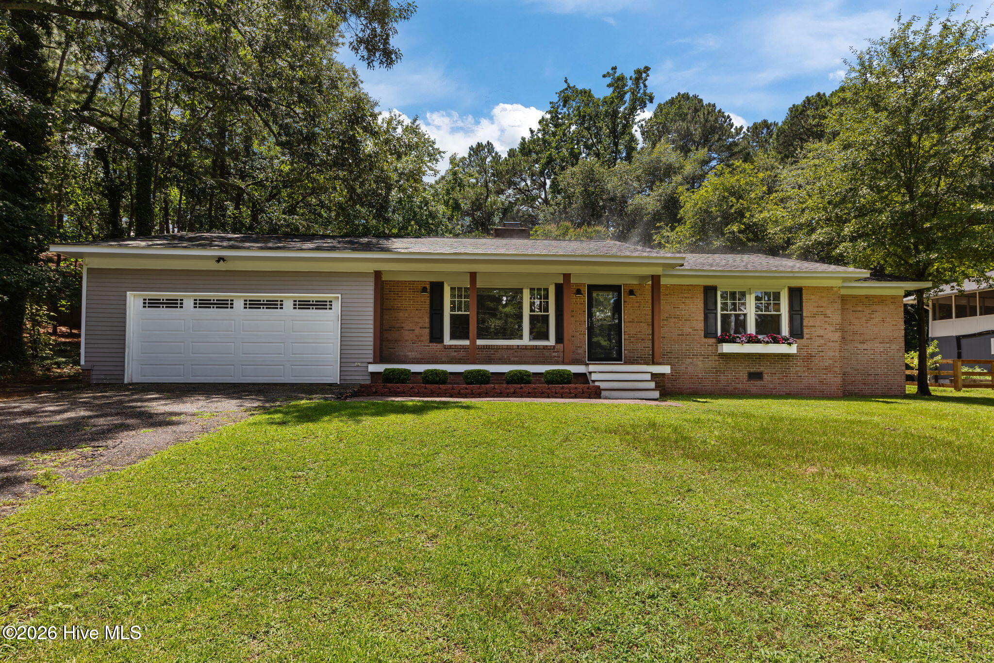 89 S Lakeshore Drive Property Photo 1