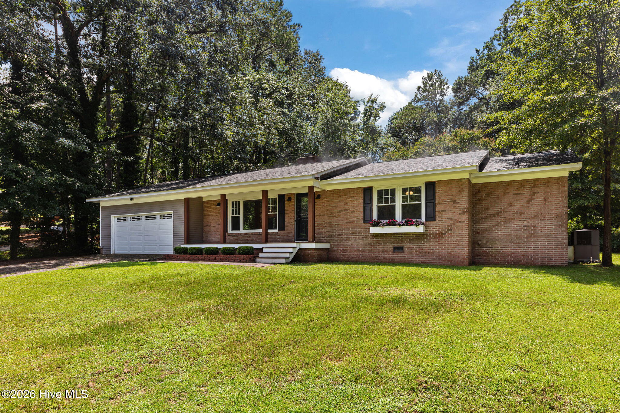 89 S Lakeshore Drive Property Photo 3