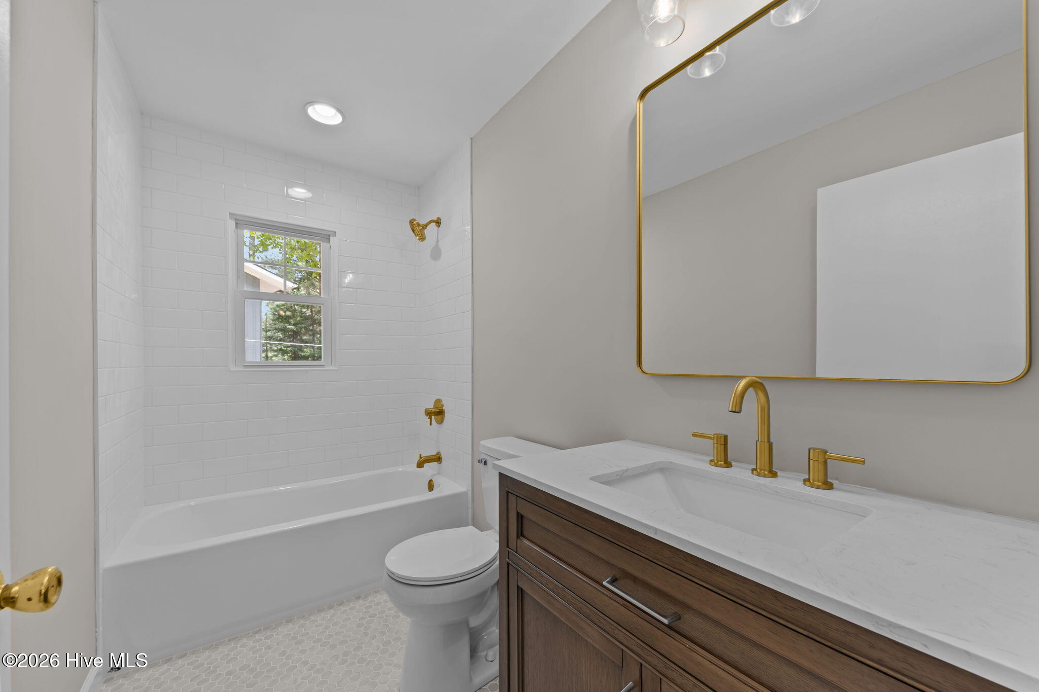 89 S Lakeshore Drive Property Photo 16