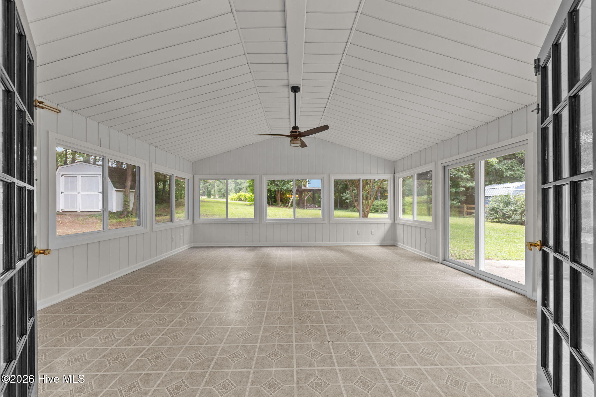 89 S Lakeshore Drive Property Photo 18