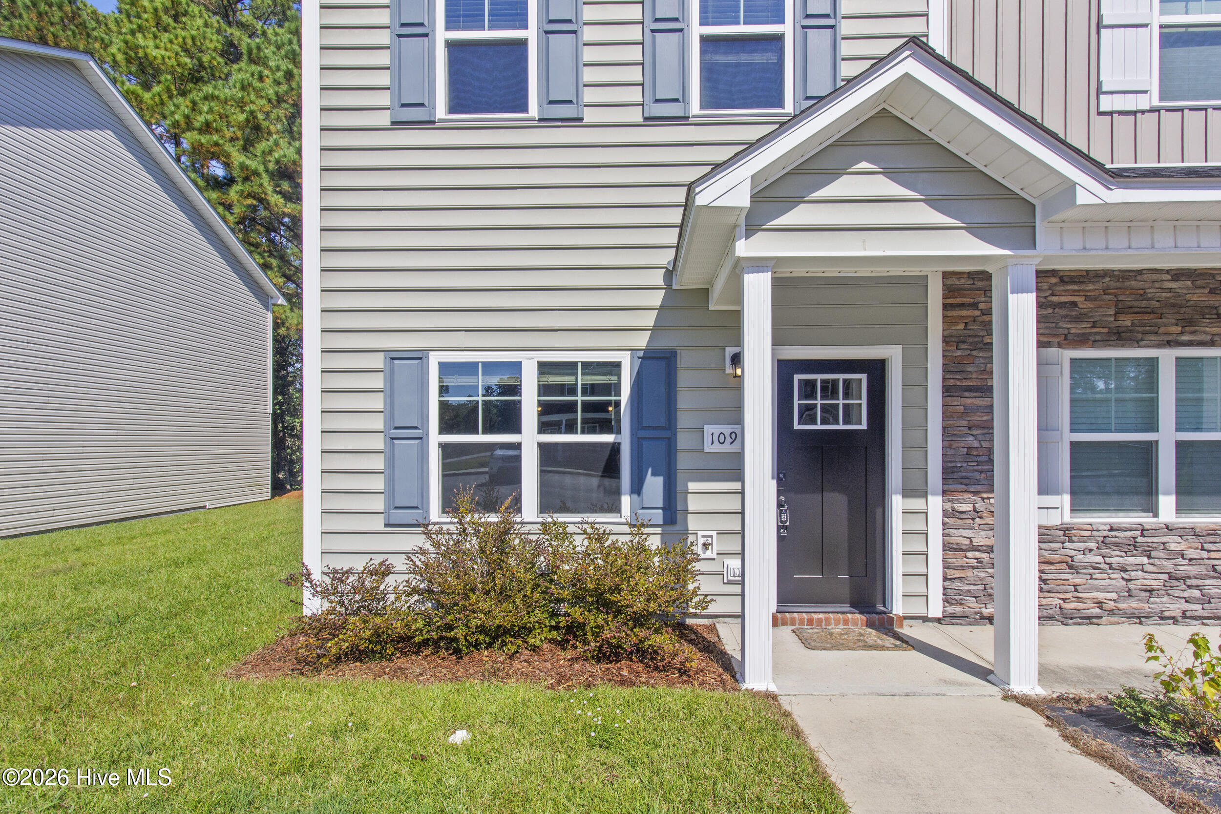 109 Jaydn Drive E Property Photo 3