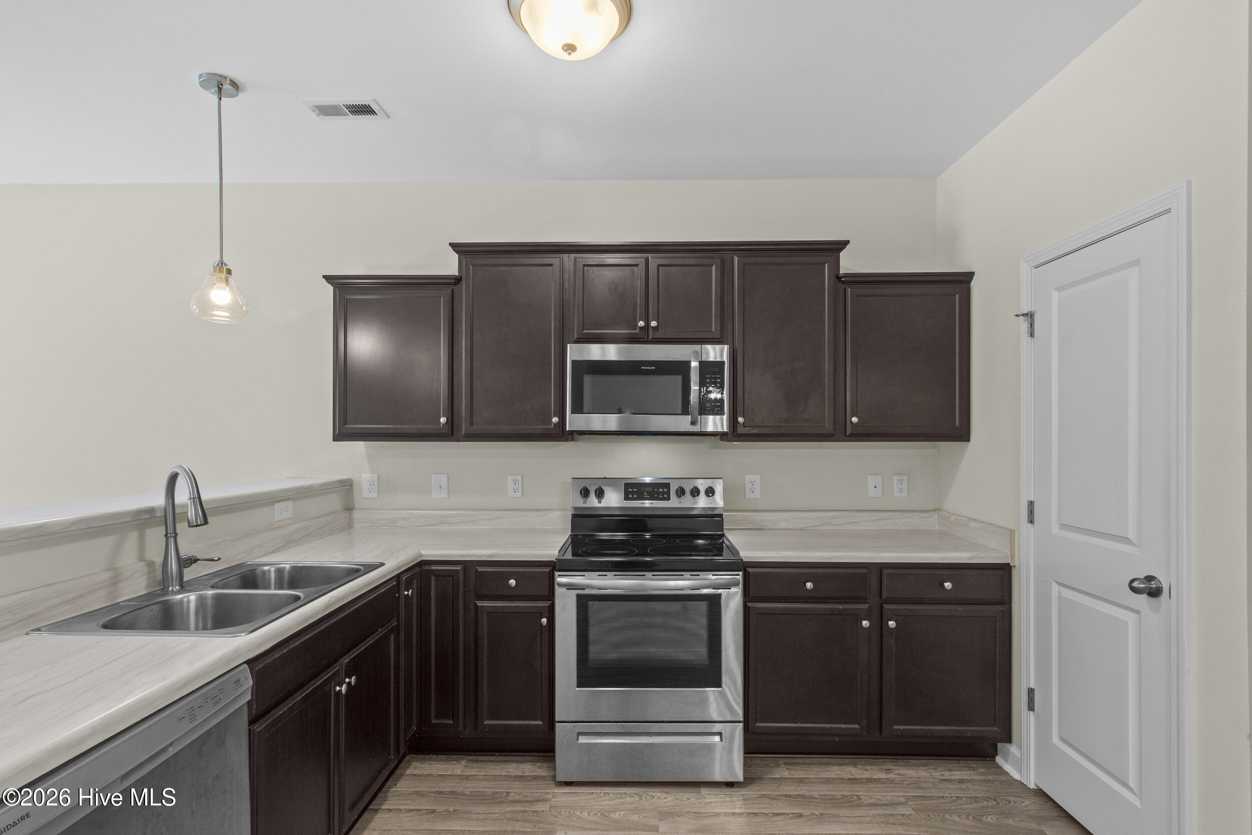 109 Jaydn Drive E Property Photo 18