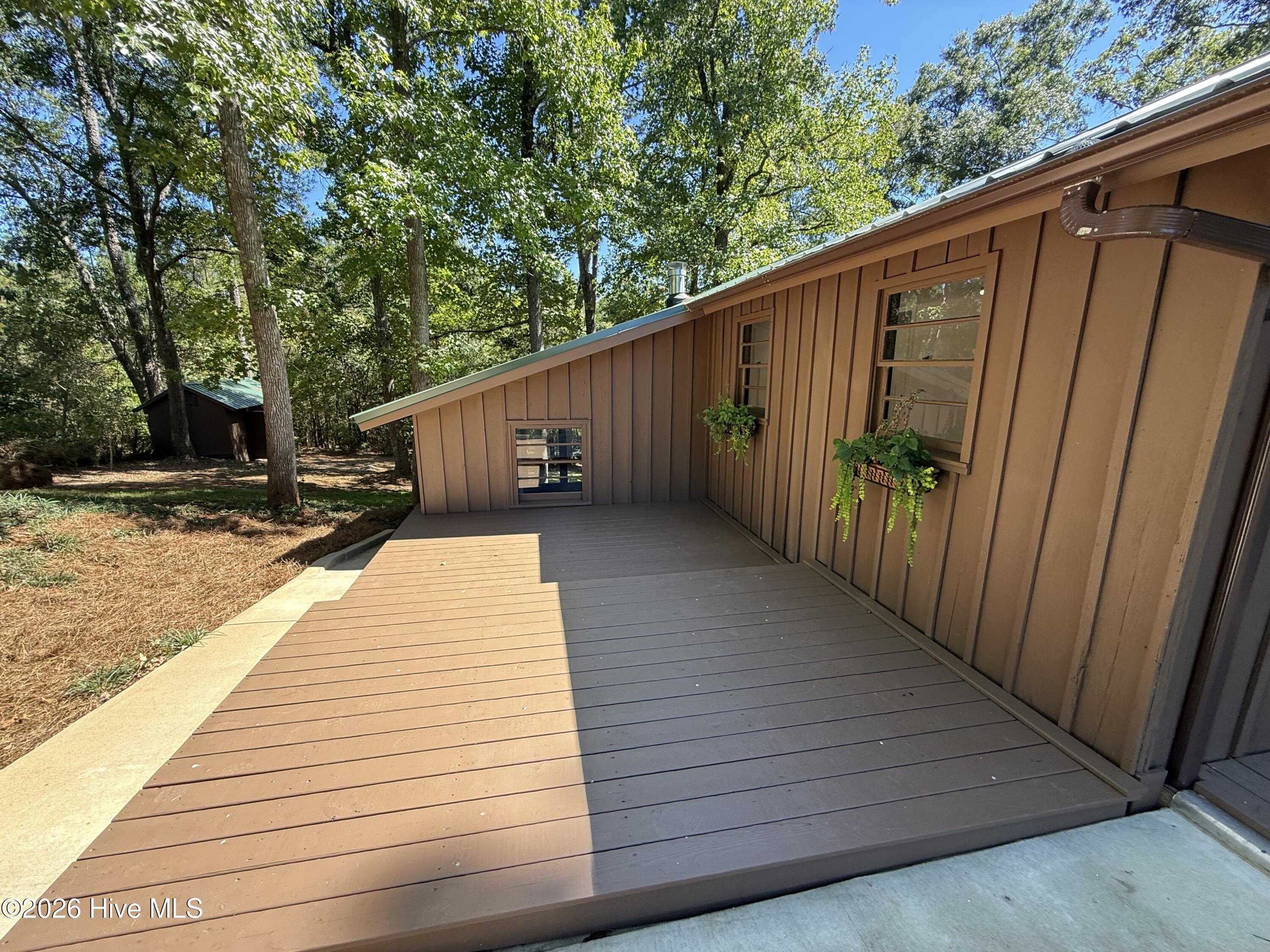 5558 Dogwood Drive Ne Property Photo 2