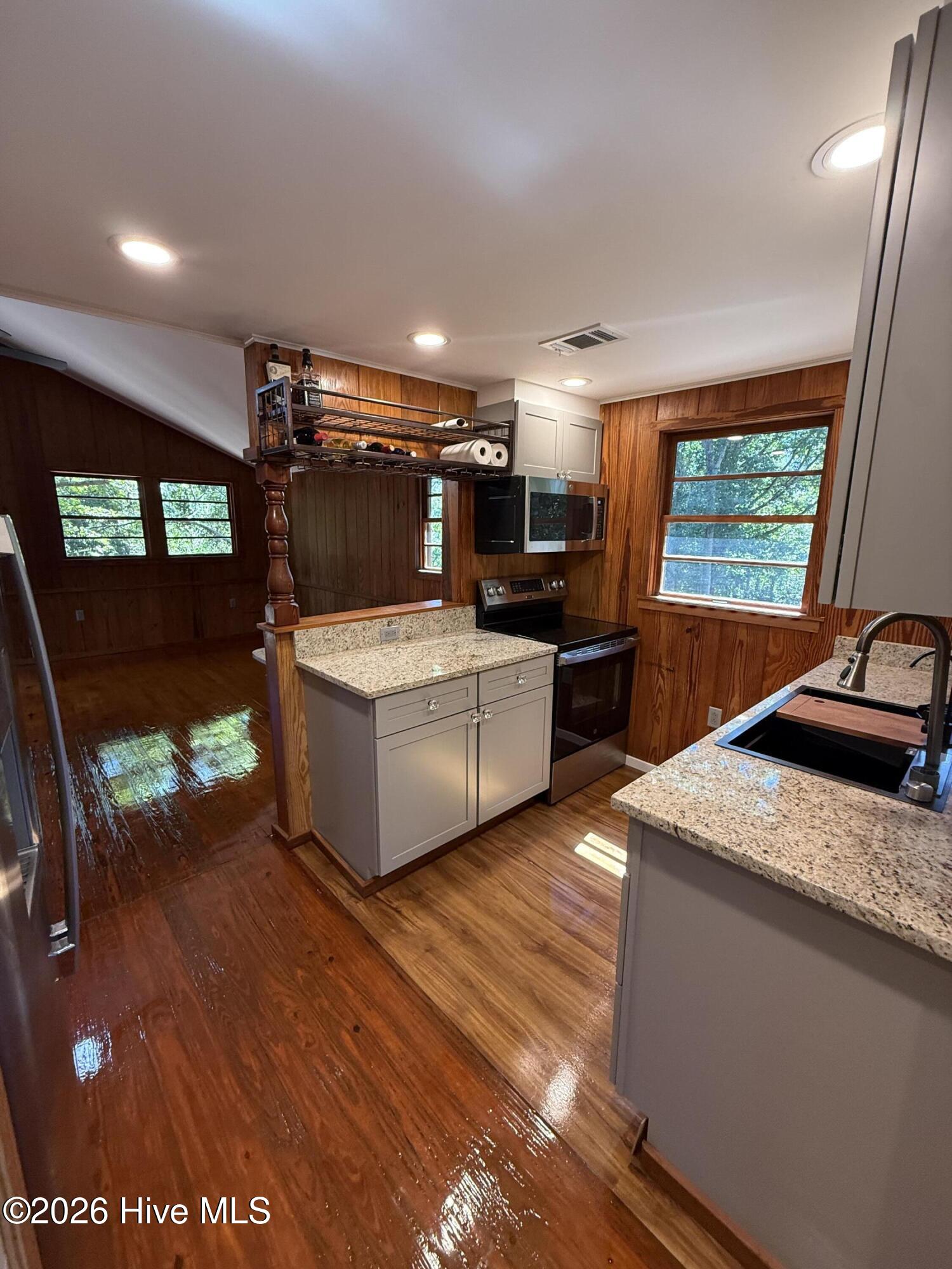 5558 Dogwood Drive Ne Property Photo 9