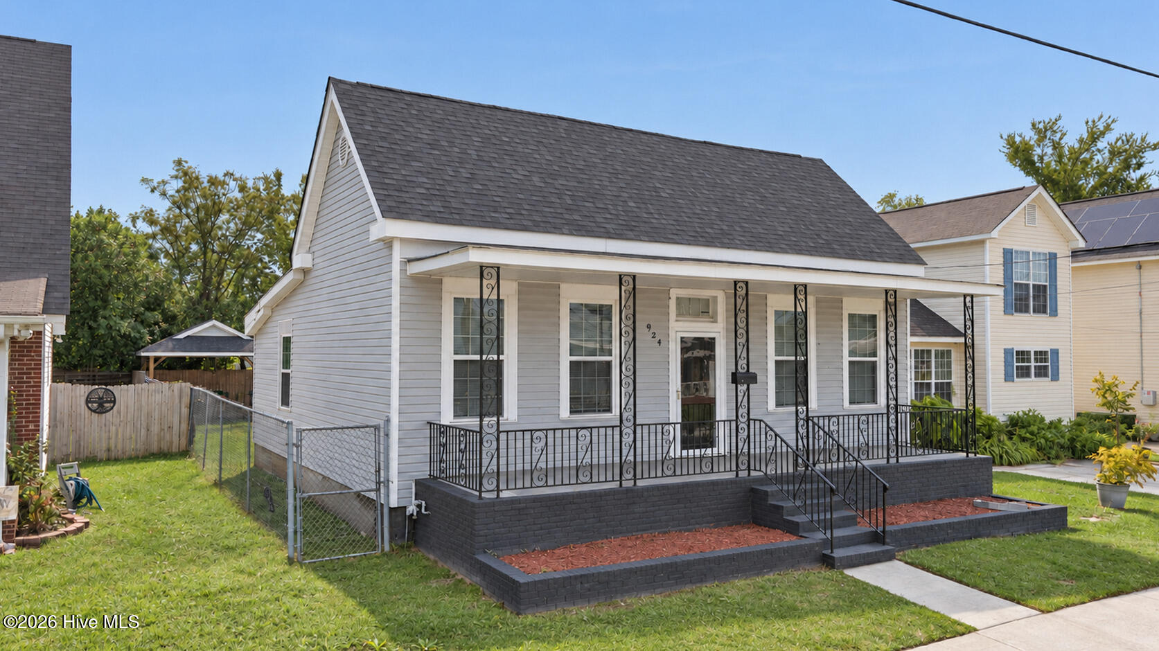 924 Barnes Street Property Photo 2