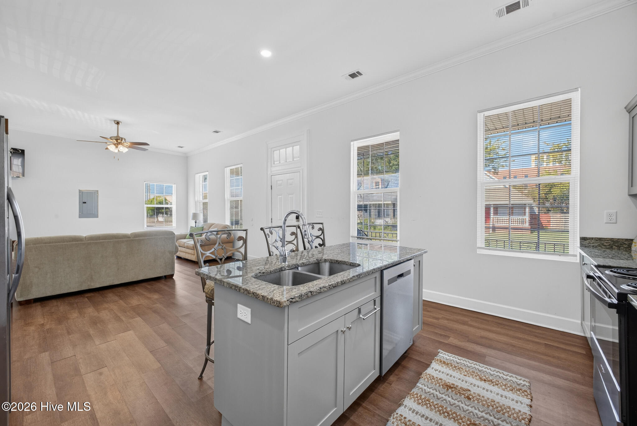 924 Barnes Street Property Photo 10