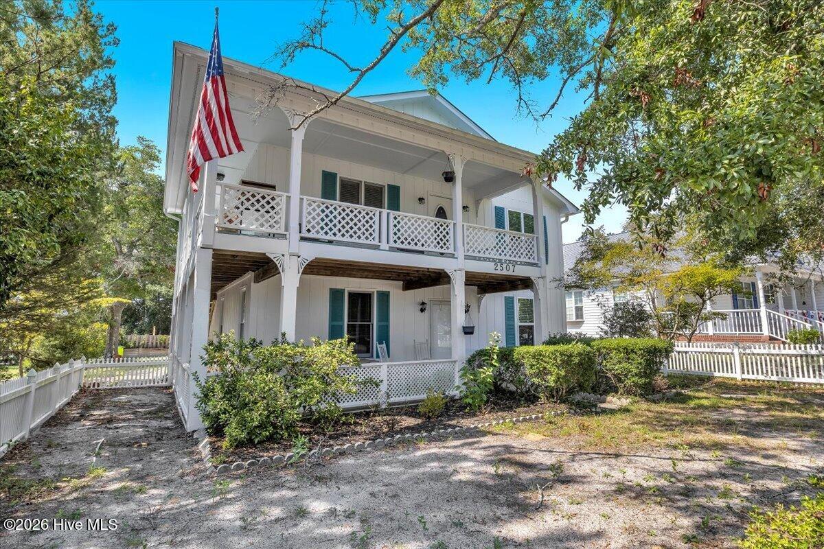 2507 E Oak Island Drive Property Photo 3