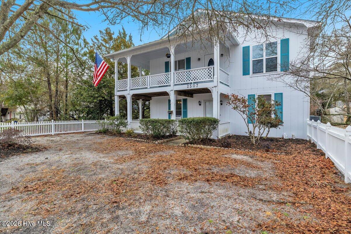 2507 E Oak Island Drive Property Photo 4