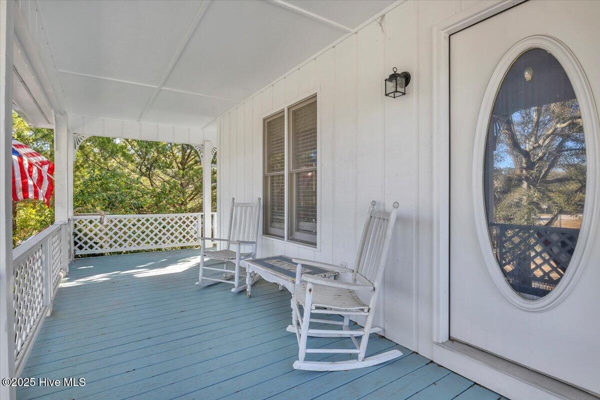 2507 E Oak Island Drive Property Photo 6