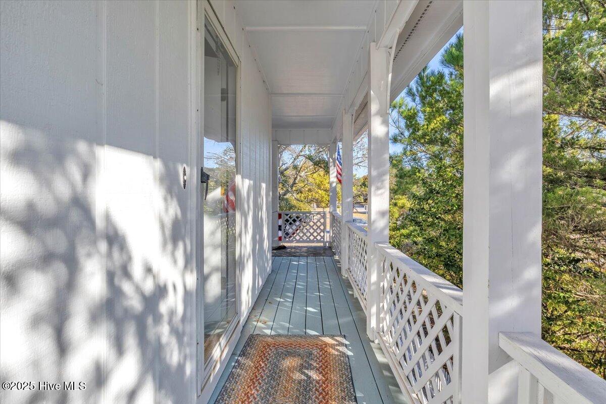 2507 E Oak Island Drive Property Photo 7