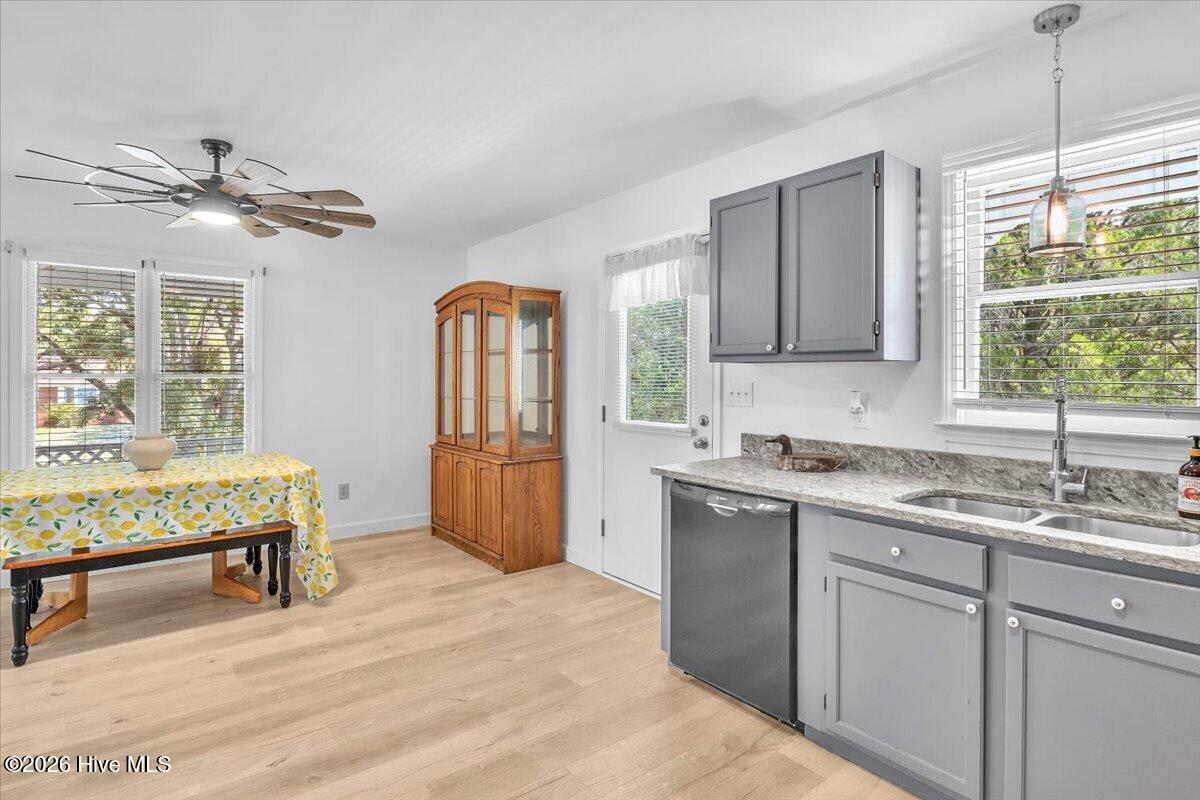 2507 E Oak Island Drive Property Photo 14