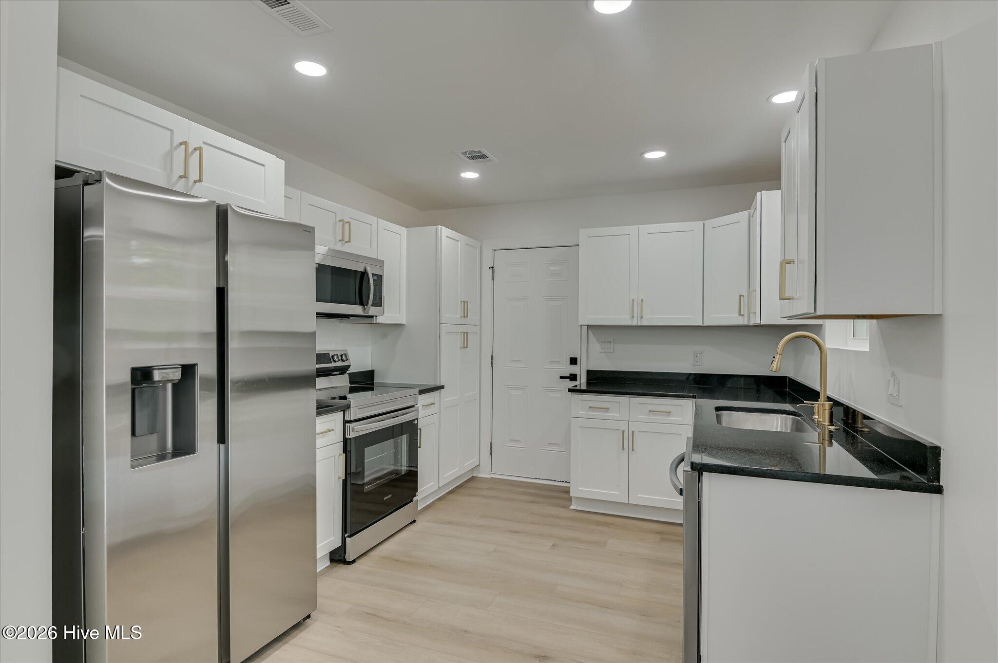 3407 Charing Cross Court Property Photo 15